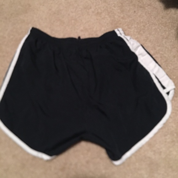 Women’s Nike 3 inch running shorts - Picture 2 of 3